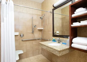 Holiday Inn Express & Suites Astoria by IHG hotel thumbnail 4