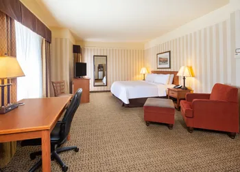 Holiday Inn Express & Suites Astoria by IHG hotel thumbnail 5