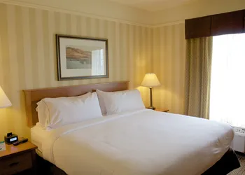Holiday Inn Express & Suites Astoria by IHG hotel thumbnail 6