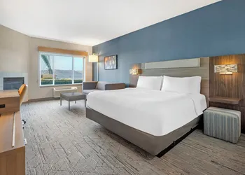 Holiday Inn Express & Suites Astoria by IHG hotel thumbnail 7