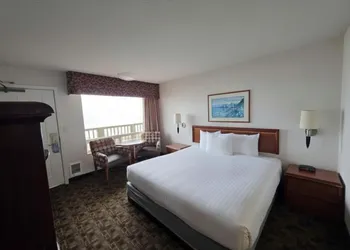 Seagrass Oceanfront Inn hotel thumbnail 4