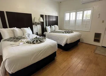 Cambria Palms Motel hotel thumbnail 4