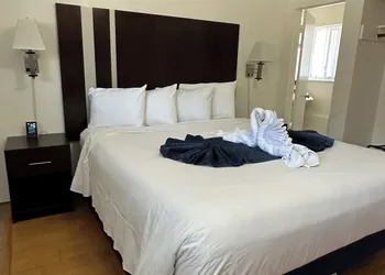 Cambria Palms Motel hotel thumbnail 5