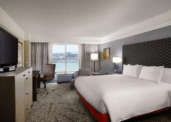 DoubleTree by Hilton San Francisco Airport North Bayfront hotel thumbnail 5