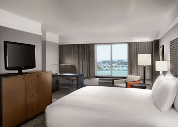 DoubleTree by Hilton San Francisco Airport North Bayfront hotel thumbnail 6