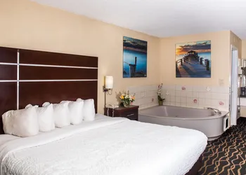 Days Inn by Wyndham Stuart hotel thumbnail 5
