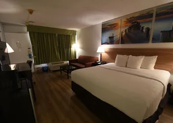 Days Inn by Wyndham Stuart hotel thumbnail 7