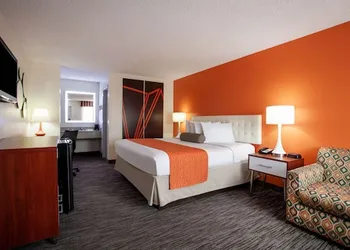 Howard Johnson by Wyndham Vero Beach/I-95 hotel thumbnail 7
