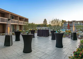 Holiday Inn Oxnard – Ventura by IHG hotel thumbnail 5