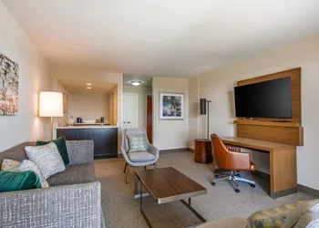 Holiday Inn Oxnard – Ventura by IHG hotel thumbnail 8