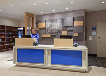 Holiday Inn Express Hotel & Suites Ventura by IHG hotel thumbnail 2