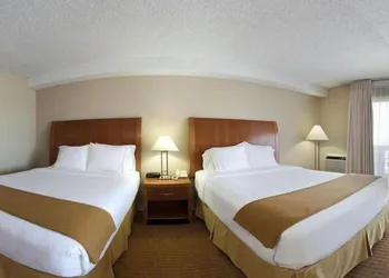 Holiday Inn Express Hotel & Suites Ventura by IHG hotel thumbnail 4