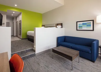 Holiday Inn Express Hotel & Suites Ventura by IHG hotel thumbnail 8