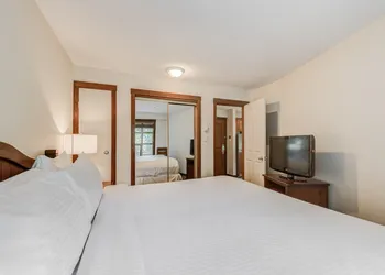 Blackcomb Springs Suites by CLIQUE hotel thumbnail 6