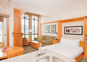 Pan Pacific Whistler Mountainside hotel thumbnail 3