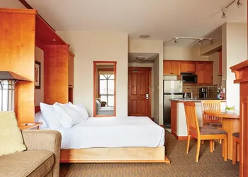 Pan Pacific Whistler Mountainside hotel thumbnail 6