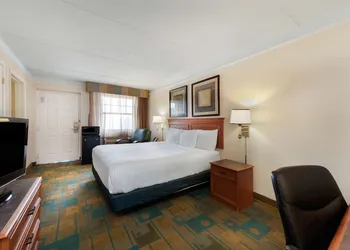 La Quinta Inn & Suites by Wyndham Bossier City hotel thumbnail 3