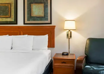 La Quinta Inn & Suites by Wyndham Bossier City hotel thumbnail 2