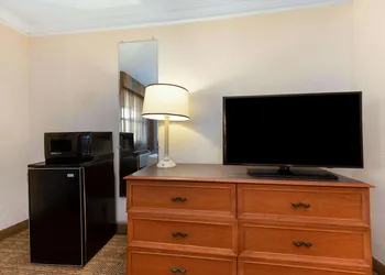 La Quinta Inn & Suites by Wyndham Bossier City hotel thumbnail 3
