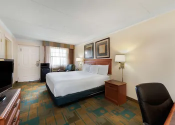 La Quinta Inn & Suites by Wyndham Bossier City hotel thumbnail 4