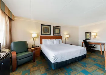 La Quinta Inn & Suites by Wyndham Bossier City hotel thumbnail 5
