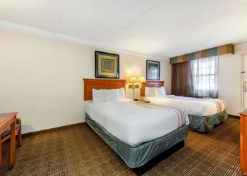 La Quinta Inn & Suites by Wyndham Bossier City hotel thumbnail 6