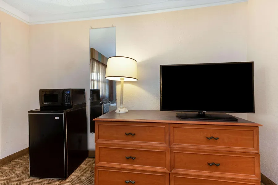 La Quinta Inn & Suites by Wyndham Bossier City hotel detail image 2
