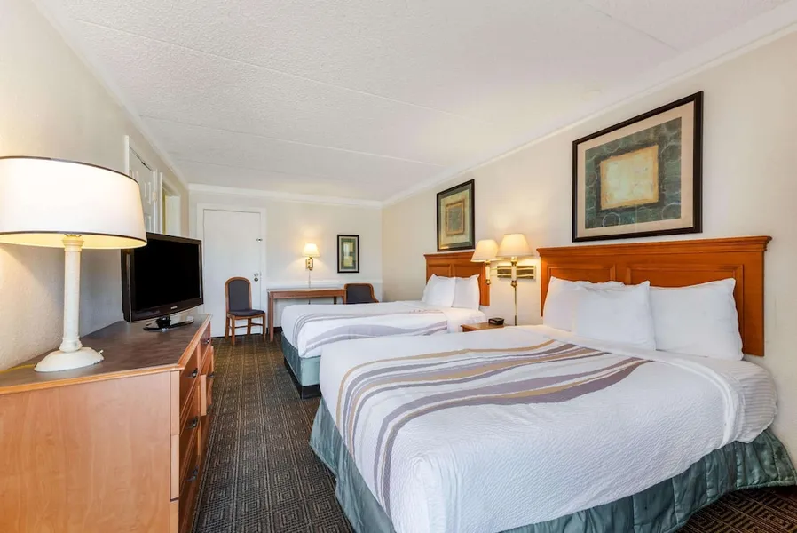 La Quinta Inn & Suites by Wyndham Bossier City hotel detail image 6