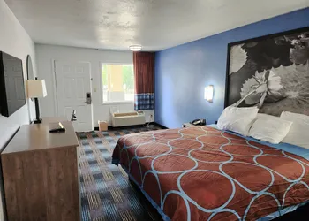 Super 8 by Wyndham Shreveport hotel thumbnail 5