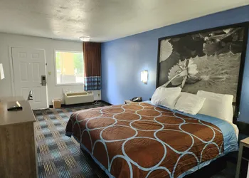 Super 8 by Wyndham Shreveport hotel thumbnail 6