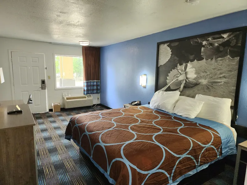 Super 8 by Wyndham Shreveport hotel detail image 6