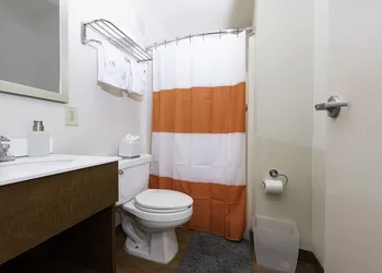 Siegel Select Baton Rouge hotel thumbnail 3