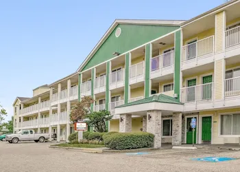 Siegel Select Baton Rouge hotel thumbnail 5