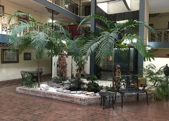 Royal Suites hotel thumbnail 2