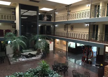 Royal Suites hotel thumbnail 3