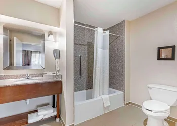 Comfort Suites Port Allen - Baton Rouge hotel thumbnail 4