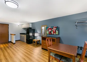 HomeTowne Studios by Red Roof Denver, PA hotel thumbnail 5