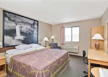 Super 8 by Wyndham Spokane/West hotel thumbnail 5