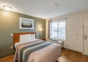 HomeTowne Studios by Red Roof Spokane - Valley hotel thumbnail 3