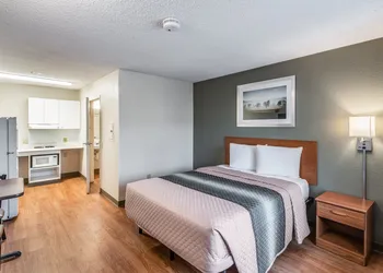 HomeTowne Studios by Red Roof Spokane - Valley hotel thumbnail 5