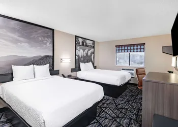 Super 8 by Wyndham Charlottesville hotel thumbnail 5