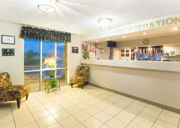 Days Inn by Wyndham Richmond hotel thumbnail 2