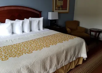 Days Inn by Wyndham Richmond hotel thumbnail 6