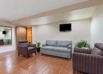 Super 8 by Wyndham Lexington/Hamburg Area hotel thumbnail 3