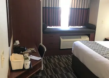 Microtel Inn & Suites by Wyndham Urbandale/Des Moines hotel thumbnail 7