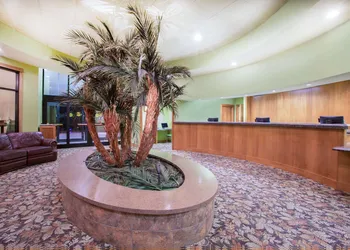 Ramada Tropics Resort & Conf Center by Wyndham Des Moines hotel thumbnail 2