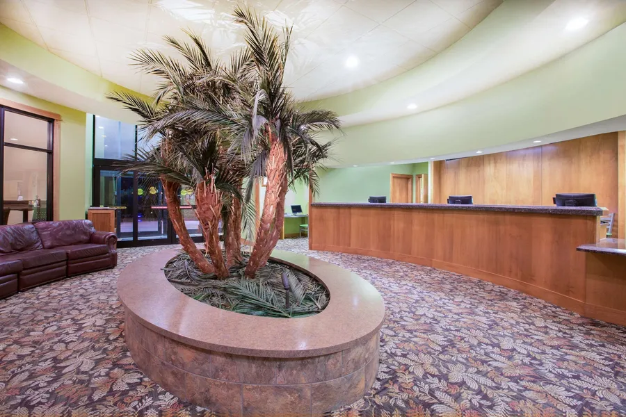 Ramada Tropics Resort & Conf Center by Wyndham Des Moines hotel detail image 2