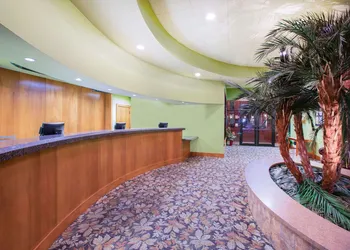 Ramada Tropics Resort & Conf Center by Wyndham Des Moines hotel thumbnail 3
