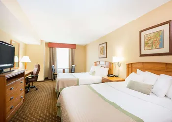 Ramada Tropics Resort & Conf Center by Wyndham Des Moines hotel thumbnail 4