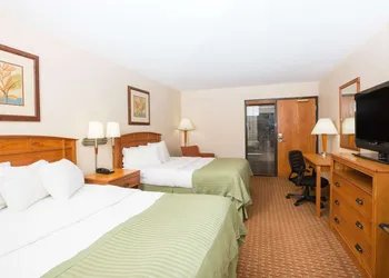Ramada Tropics Resort & Conf Center by Wyndham Des Moines hotel thumbnail 6